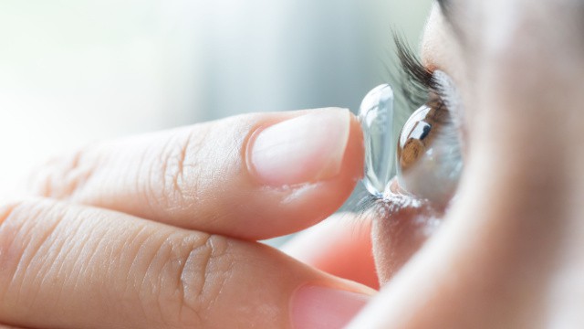 insertion et retrait des lentilles de contact