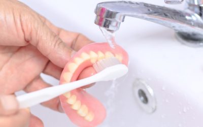 nettoyer les prothèses dentaires